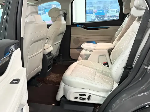 Ford Edge — Фото автомобиля 4