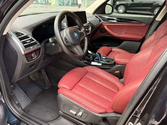 BMW iX3 — Фото автомобиля 7