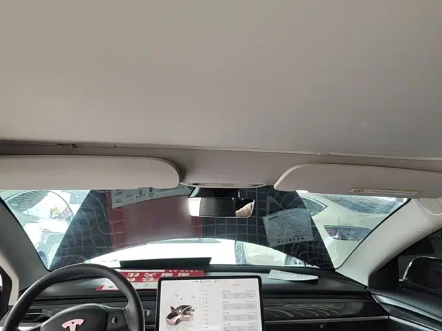 Tesla Model 3 — Фото автомобиля 17