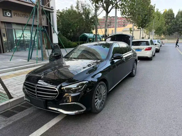 Фотография автомобиля — Mercedes-Benz E-Class