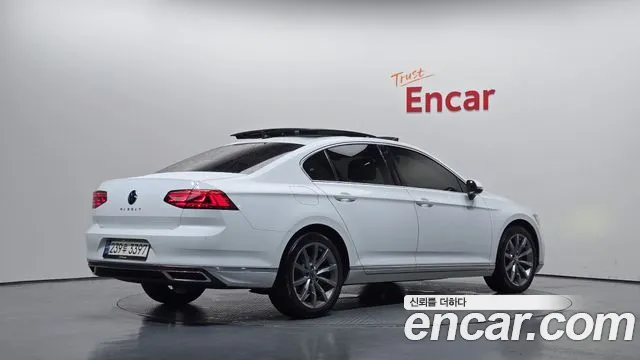 Volkswagen Passat — Фото автомобиля 2
