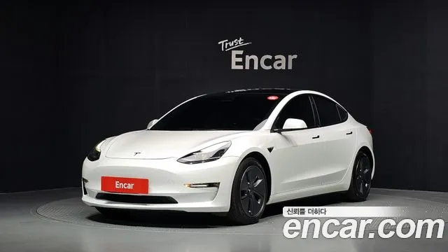 Фотография автомобиля — Tesla Model 3
