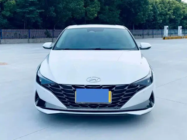 Hyundai Elantra — Фото автомобиля 4