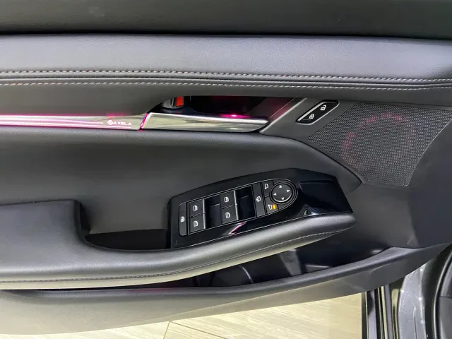 Mazda Axela — Фото автомобиля 15