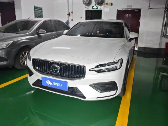 Фотография автомобиля — Volvo S60