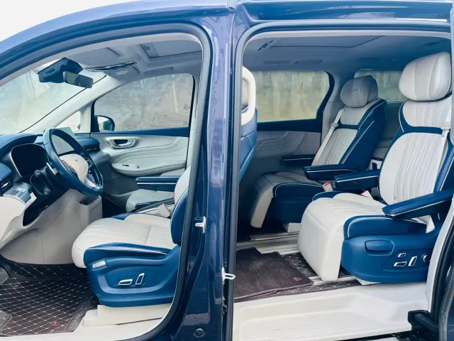 Roewe iMAX8 — Фото автомобиля 5