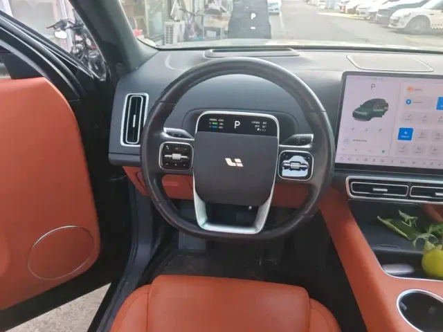 Li Auto L8 — Фото автомобиля 10