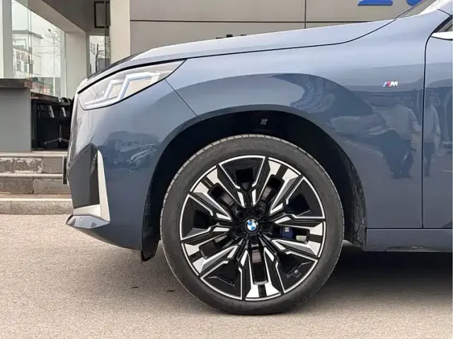 BMW BMW X3 2025 xDrive30L Premium Model M Sport Black Package — Фото автомобиля 3