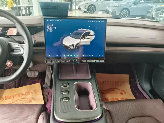 Xiaomi SU7 — Фото автомобиля 11
