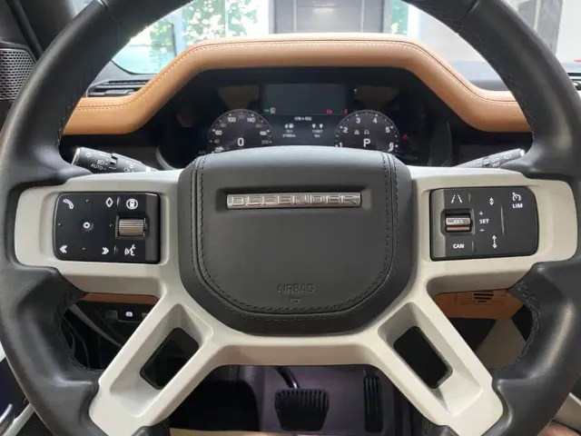Land Rover Defender — Фото автомобиля 13