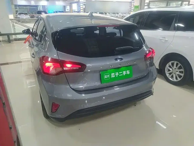 Ford Focus — Фото автомобиля 4