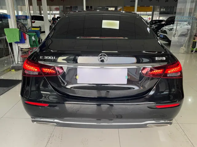 Mercedes-Benz E-Class — Фото автомобиля 4