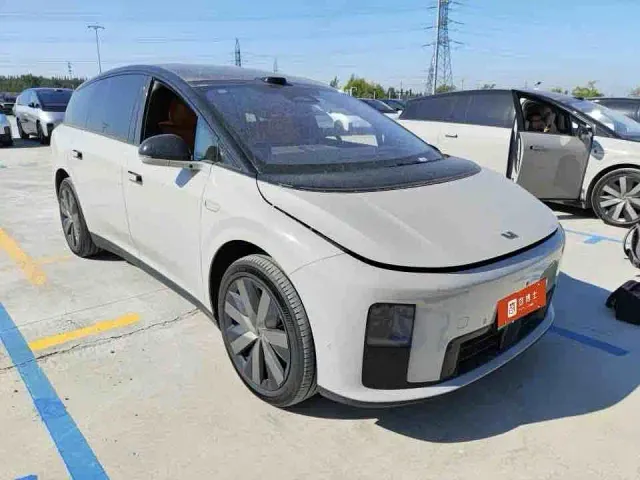 Li Auto i8 — Фото автомобиля 5