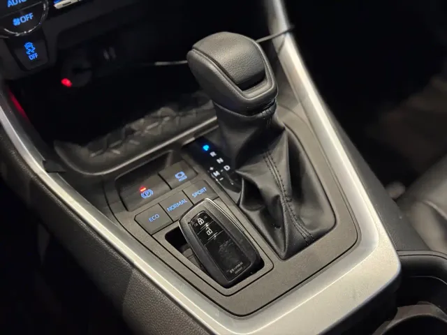 Toyota RAV4 — Фото автомобиля 18