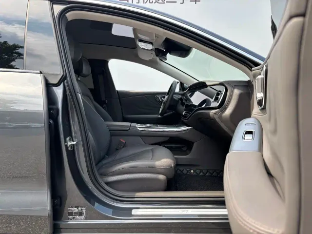 Roewe Rising Auto F7 — Фото автомобиля 17