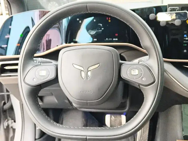 Hongqi EH7 — Фото автомобиля 15