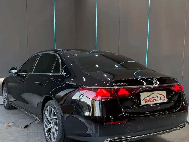 Mercedes-Benz E-Class — Фото автомобиля 8