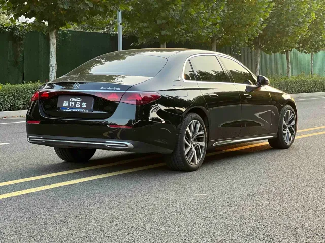 Mercedes-Benz E-Class — Фото автомобиля 19