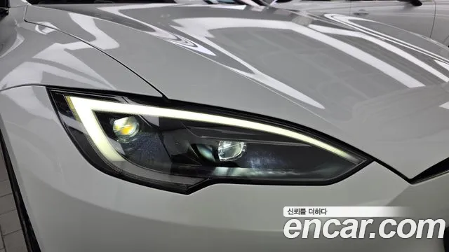 Tesla Model S — Фото автомобиля 7