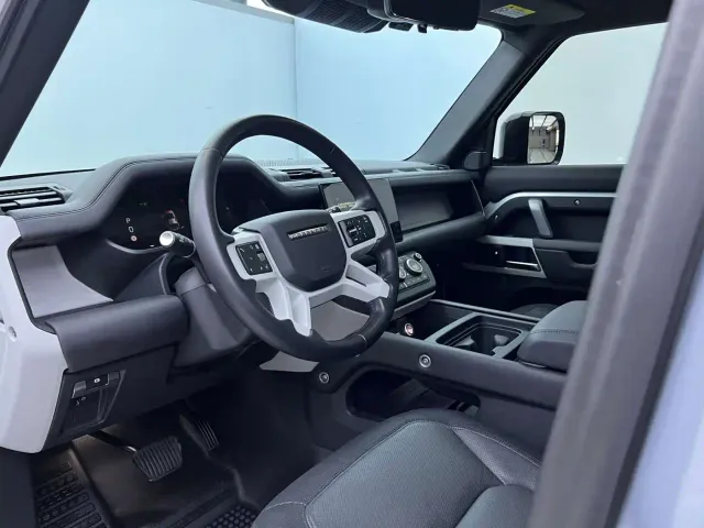 Land Rover Defender — Фото автомобиля 7