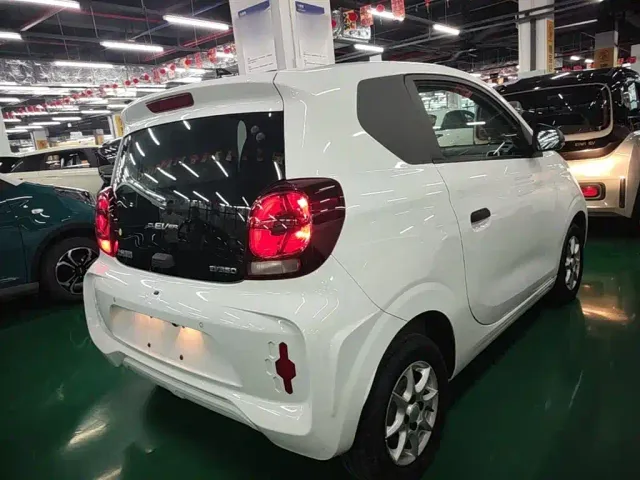 Roewe Clever — Фото автомобиля 6