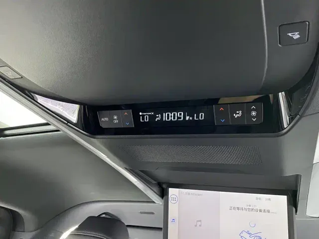 Toyota Vellfire — Фото автомобиля 17