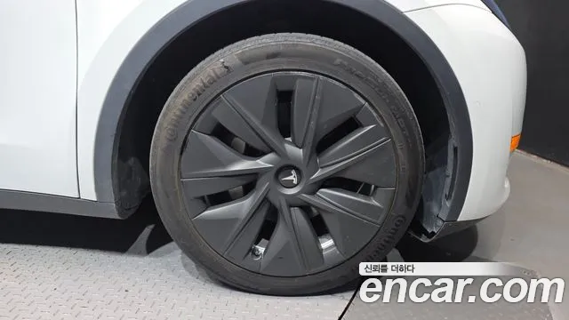 Tesla Model Y — Фото автомобиля 6