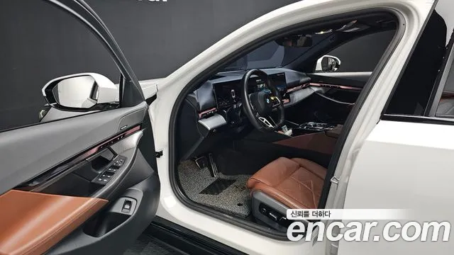 BMW 5 Series G60 — Фото автомобиля 15