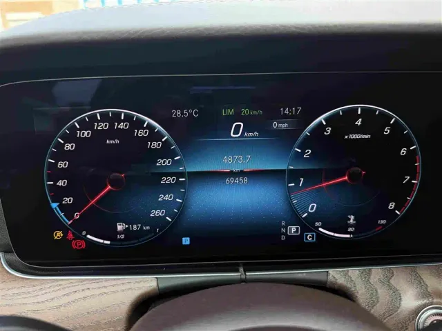 Mercedes-Benz E-Class — Фото автомобиля 6