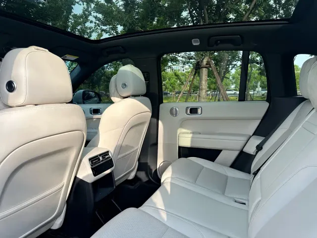 Li Auto L6 — Фото автомобиля 7