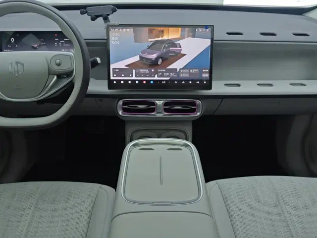 Leapmotor B10 — Фото автомобиля 16