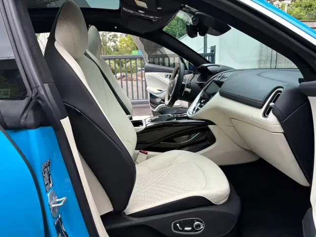 Aston Martin DBX — Фото автомобиля 16