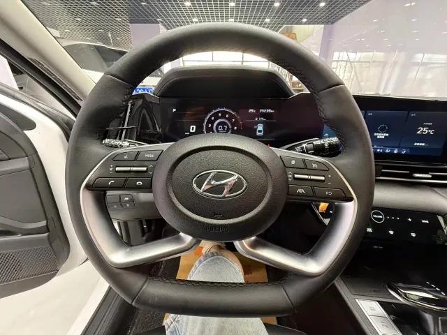 Hyundai Elantra — Фото автомобиля 11