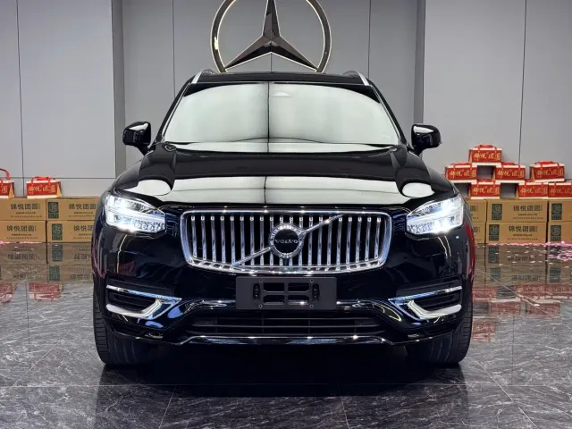 Volvo XC90 — Фото автомобиля 2