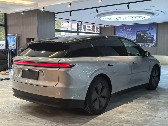 Li Auto i6 — Фото автомобиля 4