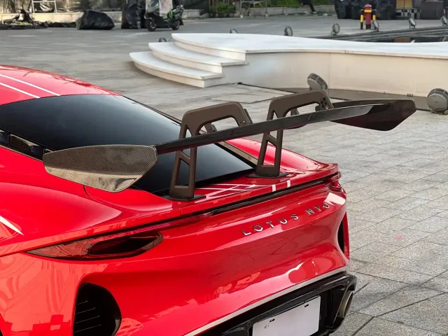 Lotus Emira — Фото автомобиля 9