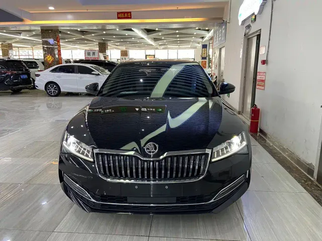 Skoda Superb — Фото автомобиля 2