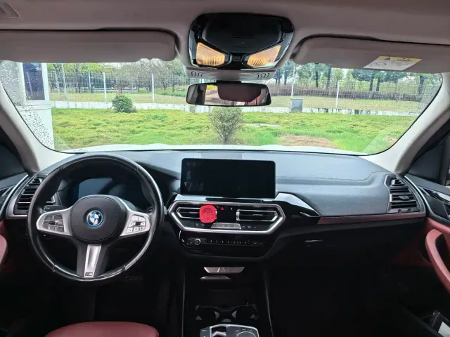 BMW iX3 — Фото автомобиля 11