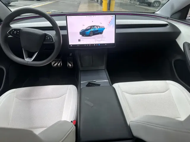 Tesla Model 3 — Фото автомобиля 5