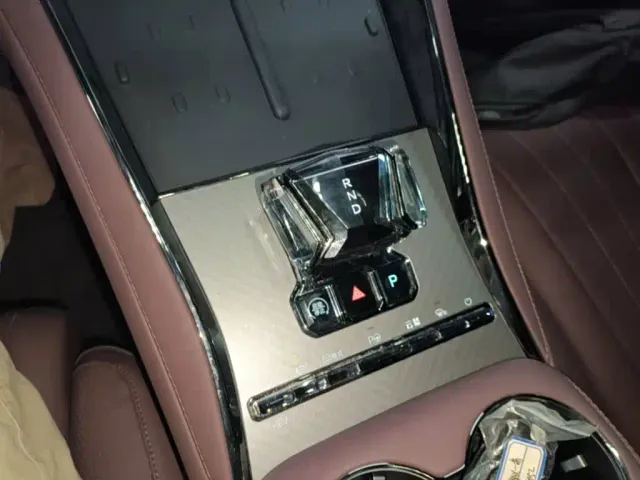 Denza Z9GT — Фото автомобиля 13