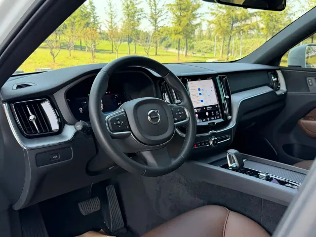 Volvo XC60 — Фото автомобиля 6