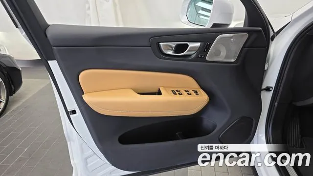 Volvo XC60 Generation 2 — Фото автомобиля 24