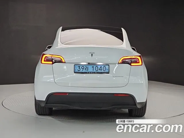 Tesla Model Y — Фото автомобиля 3