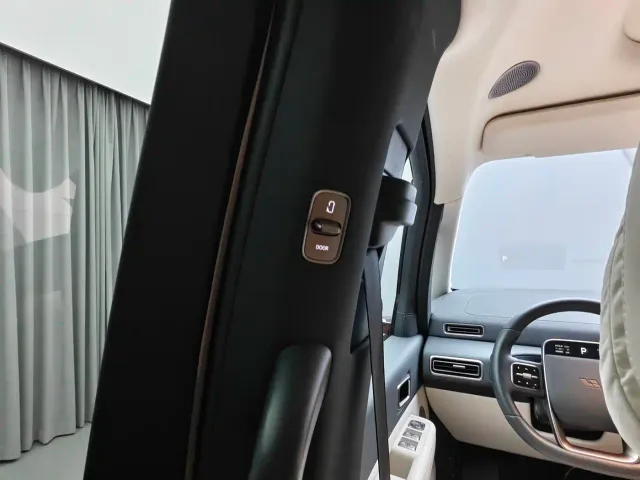 Li Auto MEGA — Фото автомобиля 15