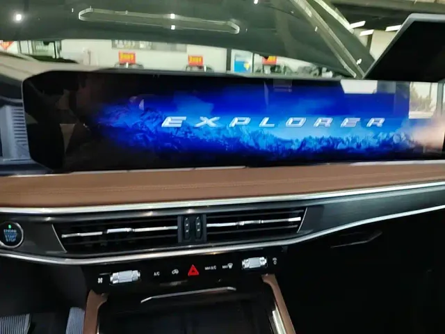 Ford Explorer — Фото автомобиля 12