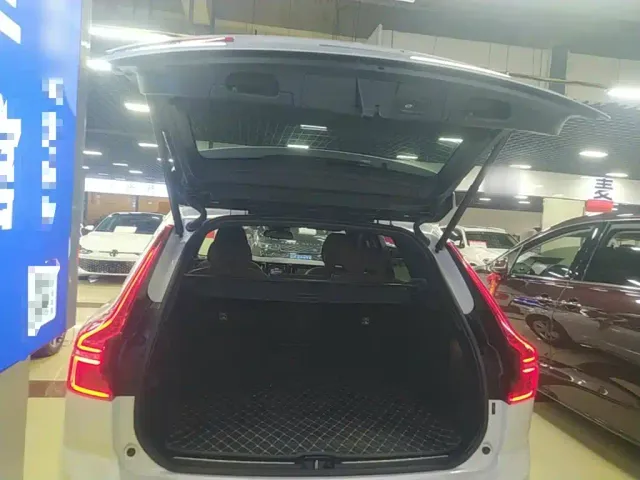 Volvo XC60 — Фото автомобиля 18