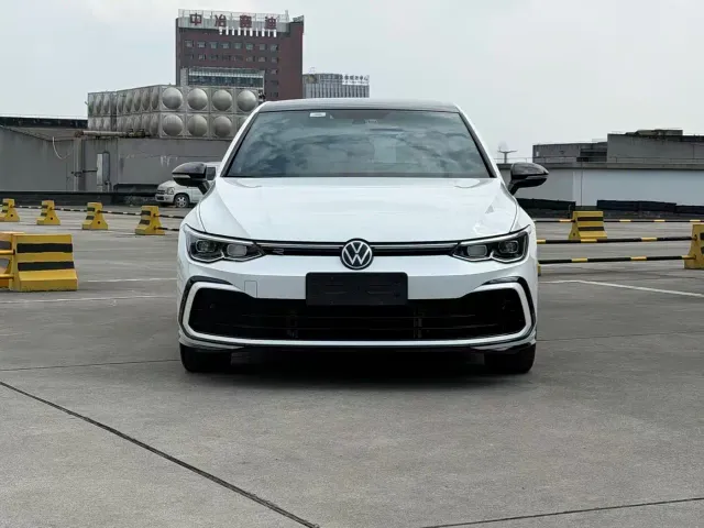 Volkswagen Golf — Фото автомобиля 2