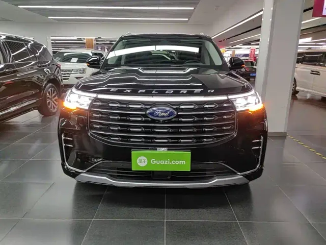 Ford Explorer — Фото автомобиля 2