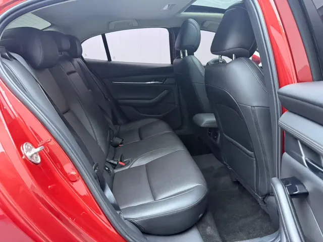Mazda Axela — Фото автомобиля 9