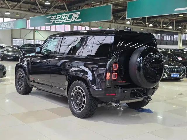 Land Rover Defender — Фото автомобиля 4